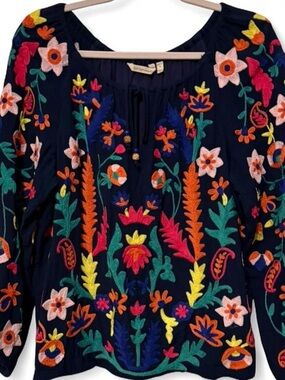Gorgeous Soft Surroundings‎ embroidered floral blouse with tie front